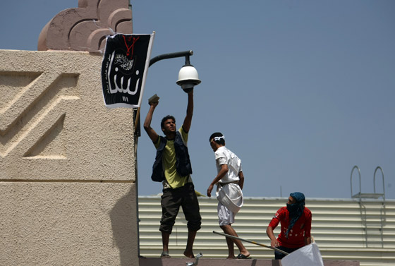 صنعاء: اقتحام السفارة الأمريكية احتجاجا على الفيلم المسيء للنبي صورة رقم 7