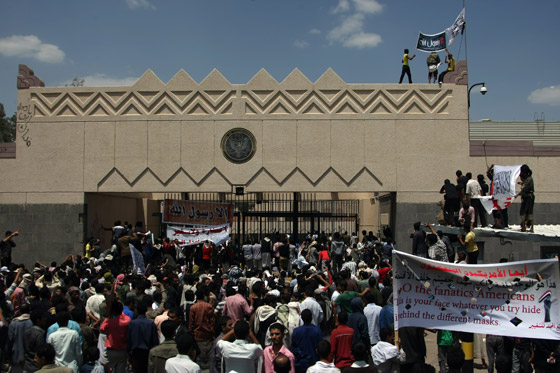 صنعاء: اقتحام السفارة الأمريكية احتجاجا على الفيلم المسيء للنبي صورة رقم 9