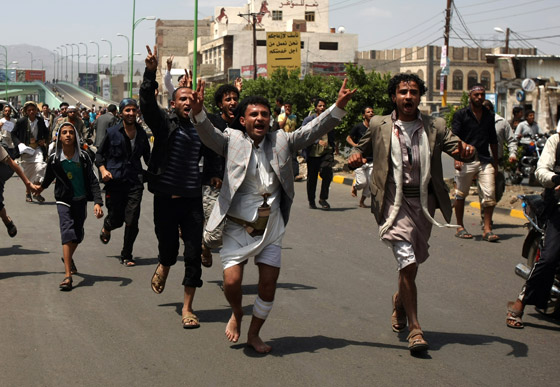 صنعاء: اقتحام السفارة الأمريكية احتجاجا على الفيلم المسيء للنبي صورة رقم 12