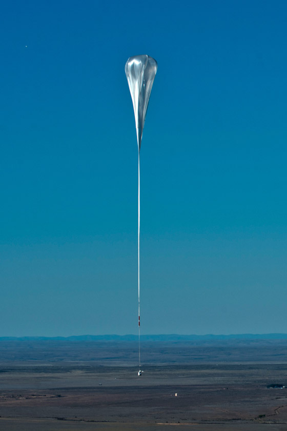 لحظة تاريخية: فيليكس يحطم الرقم القياسي بالقفز الحر من الفضاء صورة رقم 11