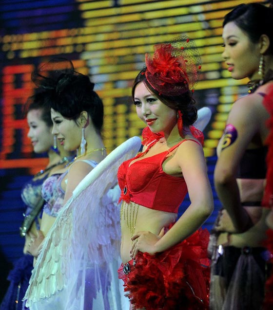 منافسة ساخنة على اجمل صدر في الصين صورة رقم 25