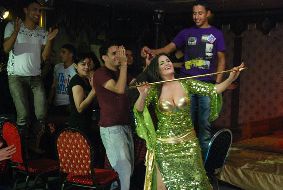 الراقصة كاريمان تنشر صور مثيرة جدا متحدية الارمنية صافيناز صورة رقم 17