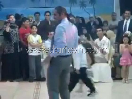 فيديو.. شاب عربي يرقص عالواحدة ونص في احد الافراح صورة رقم 2