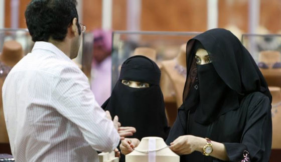 نساء السعودية ينفقن مليار ريال سنويا لشراء المجوهرات صورة رقم 1