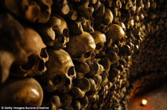 بالصور.. عظام البشر تغزو كنيسة بولندية لتذكير الاحياء بعظة الموت!! صورة رقم 9