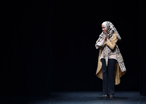 عارضة اندونيسية تبرز أحدث صيحات الحجاب في طوكيو صورة رقم 11