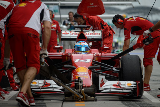 حلبة البحرين تستعد لاستضافة فورمولا 1 بـ 495 عمود انارة صورة رقم 5