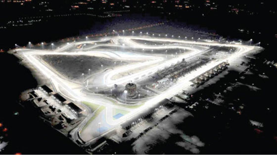 حلبة البحرين تستعد لاستضافة فورمولا 1 بـ 495 عمود انارة صورة رقم 1