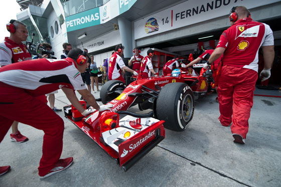 حلبة البحرين تستعد لاستضافة فورمولا 1 بـ 495 عمود انارة صورة رقم 12