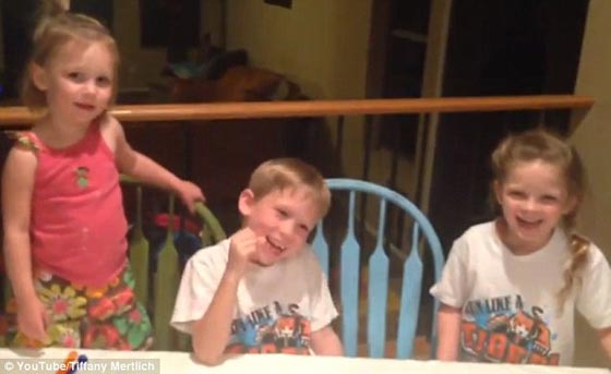 فيديو مضحك: صبي يبكي رافضا اخته الجديدة (أنا أكره الفتيات)  صورة رقم 1