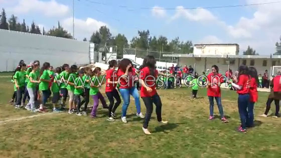 فيديو: 100 طالب ومرشد ومرشدة يرقصون رقصة البطريق معا صورة رقم 3
