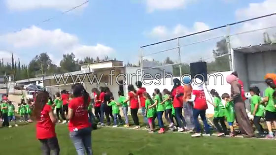فيديو: 100 طالب ومرشد ومرشدة يرقصون رقصة البطريق معا صورة رقم 5