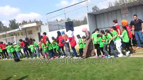 فيديو: 100 طالب ومرشد ومرشدة يرقصون رقصة البطريق معا صورة رقم 6