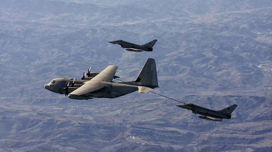 اسرائيل تستعد للحرب القادمة بتزويد طائراتها بالوقود في الجو صورة رقم 1