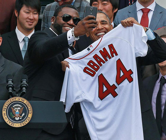 الرئيس اوباما مولع بصور الـ selfie وبايدن يجربها لاول مرة صورة رقم 3