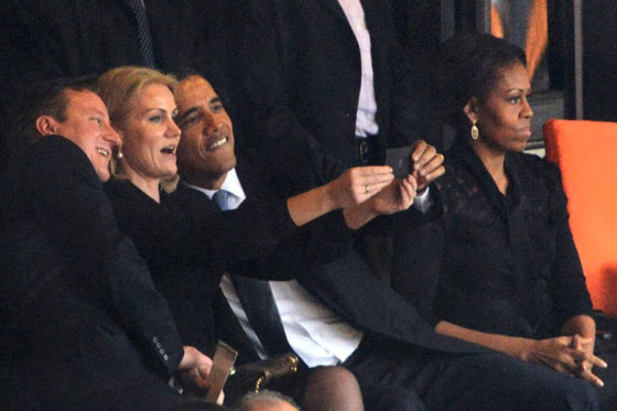 الرئيس اوباما مولع بصور الـ selfie وبايدن يجربها لاول مرة صورة رقم 4