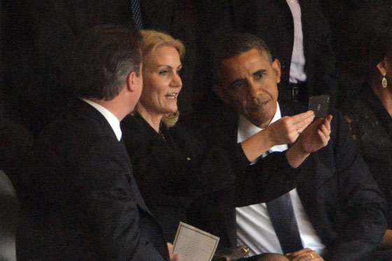 الرئيس اوباما مولع بصور الـ selfie وبايدن يجربها لاول مرة صورة رقم 5