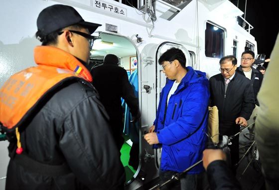 محادثات الاستغاثة تكشف سبب عدم هرب ركاب السفينة الكورية الغارقة صورة رقم 1