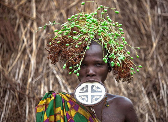 شاهدوا علامات الجمال على شفاه الفتيات في قبيلة اثيوبية! صورة رقم 13