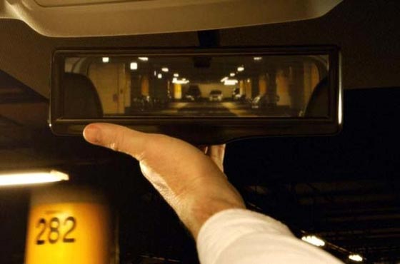 مرآة مبتكرة تعفي السائق من النظر عبر الزجاج الخلفي للسيارة صورة رقم 5