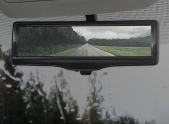 مرآة مبتكرة تعفي السائق من النظر عبر الزجاج الخلفي للسيارة صورة رقم 6