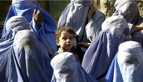 شاهد بالصور.. التغيرات التي طرأت على زي المرأة الأفغانية! صورة رقم 8