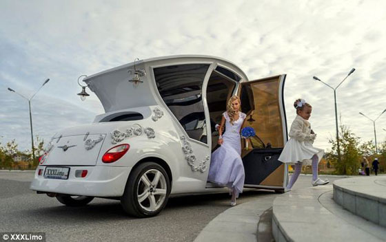بالصور.. عرائس روسيا يخترن سيارة الزفاف ليموزين سندريلا صورة رقم 1