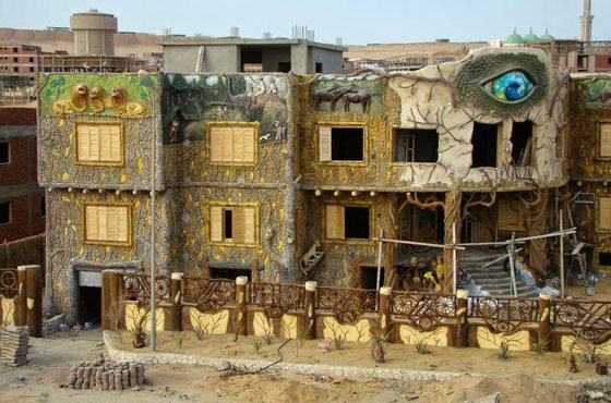 سر فيلا في القاهرة مبنية بشكل غابة مع عين كبيرة تنظر اليك! صورة رقم 3