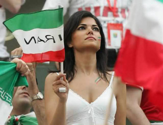 لماذا غضب الساسة على صور حسناوت ايران في المونديال؟ صورة رقم 13