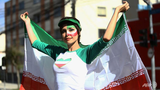 لماذا غضب الساسة على صور حسناوت ايران في المونديال؟ صورة رقم 2