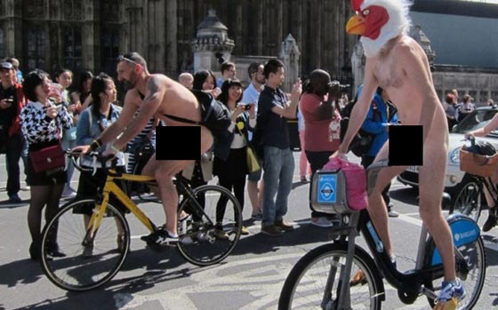 صور الآف يشاركون في سباق دراجات العراة في لندن صورة رقم 3