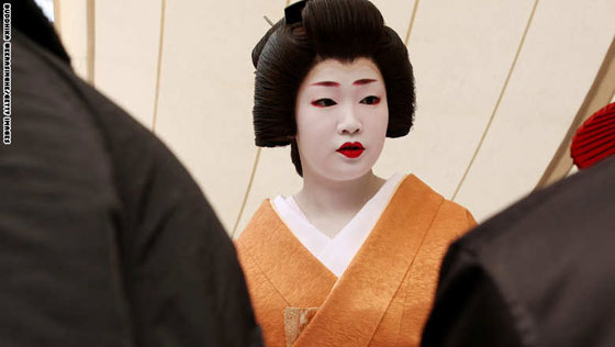 مطاردة فتيات الغايشا في اليابان هدف اساس لاجتذاب السياح صورة رقم 5