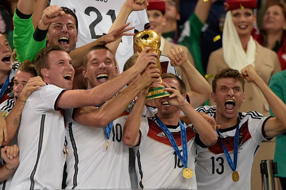 الاحتفالات تعم المانيا بعد فوزها بكأس العالم للمرة الرابعة صورة رقم 2