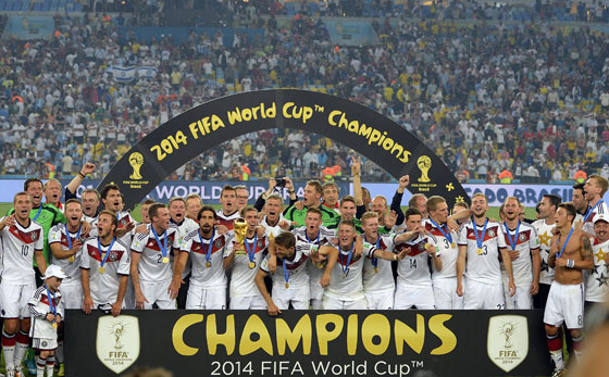 الاحتفالات تعم المانيا بعد فوزها بكأس العالم للمرة الرابعة صورة رقم 3