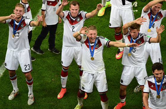 الاحتفالات تعم المانيا بعد فوزها بكأس العالم للمرة الرابعة صورة رقم 5