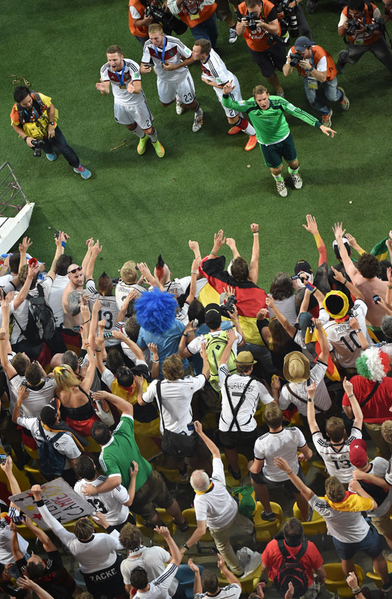 الاحتفالات تعم المانيا بعد فوزها بكأس العالم للمرة الرابعة صورة رقم 6