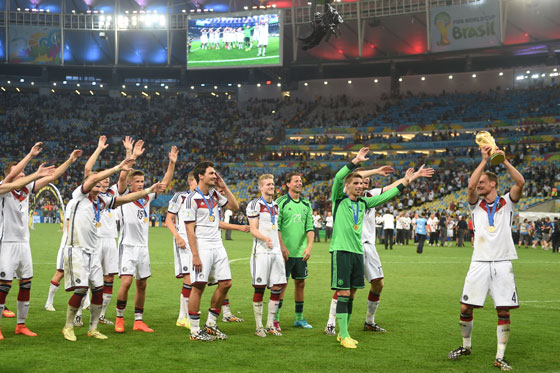 الاحتفالات تعم المانيا بعد فوزها بكأس العالم للمرة الرابعة صورة رقم 8