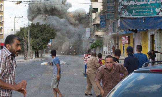 بالصور: لقطات مفزعة من الهجوم البري الاسرائيلي على غزة صورة رقم 1