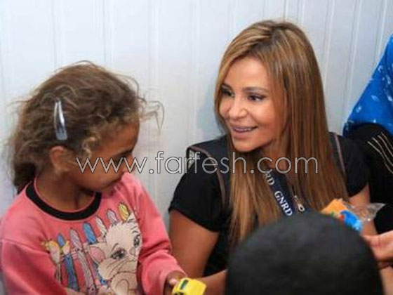 بالصور.. سفيرة النوايا الحسنة كارول سماحة تزور اطفال الزعتري صورة رقم 5