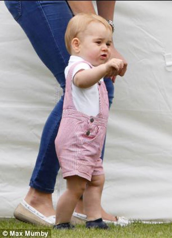 صور جديدة رائعة وفيديو الأمير جورج بمناسبة عيد ميلاده الأول  صورة رقم 4