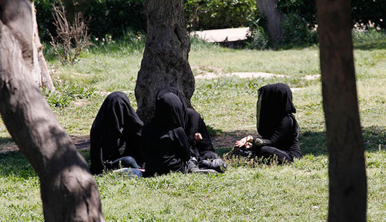 عشرات النساء الاوروبيات يصلن الى سوريا للعيش في كنف داعش صورة رقم 5