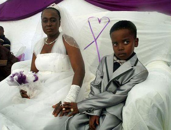 طفل 9 سنوات يتزوج من امرأة ستينية لارضاء اجداده! صورة رقم 15