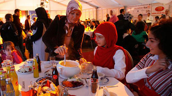 رمضان في شمال أوروبا والصوم 20 ساعة يوميا.. تحدٍ يقبله المسلمون صورة رقم 1
