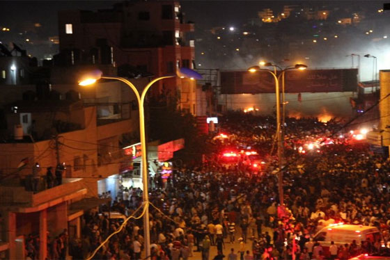 في ليلة القدر.. اسرائيل تمنع 10 الاف فلسطيني من الوصول للاقصى وتقتل 3 وتصيب المئات  صورة رقم 13