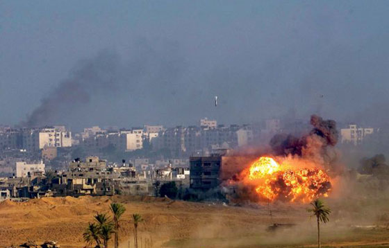 بلير في مرمى النار.. اسرائيل تحرق غزة وهو يقيم حفلا باذخا لزوجته!! صورة رقم 12