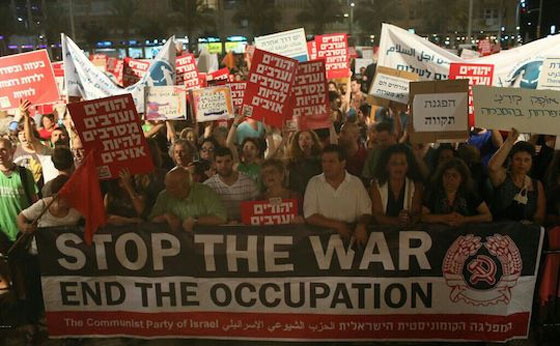 مظاهرة تل ابيب: آلاف الإسرائيليين يطالبون بوقف الحرب ضد غزة صورة رقم 2