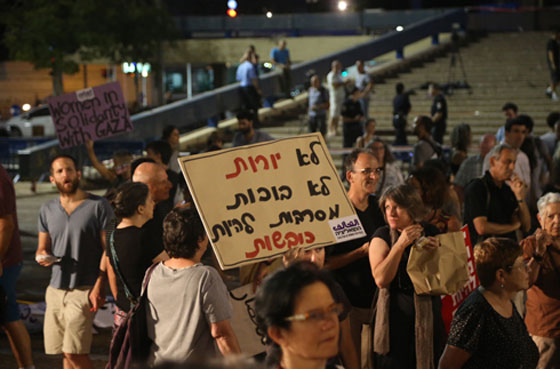 مظاهرة تل ابيب: آلاف الإسرائيليين يطالبون بوقف الحرب ضد غزة صورة رقم 8