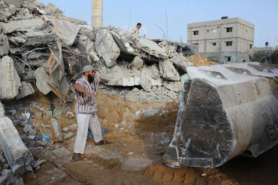 وسط تصاعد القصف المتبادل.. عدد القتلى والمصابين الفلسطينيين يرتفع الى 8355  صورة رقم 16
