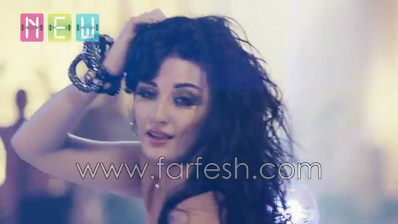 فيديو رقصة صافيناز الجديدة والجمهور يصفها بـ (ماكينة تدمير الشباب المصري)! صورة رقم 2