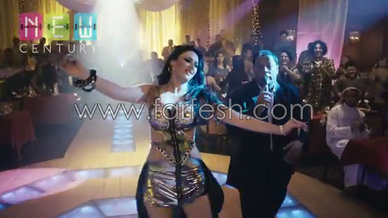 فيديو رقصة صافيناز الجديدة والجمهور يصفها بـ (ماكينة تدمير الشباب المصري)! صورة رقم 4